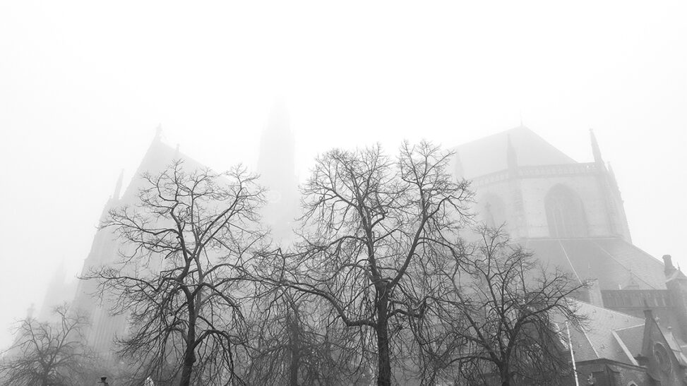 霧に包まれた大聖堂