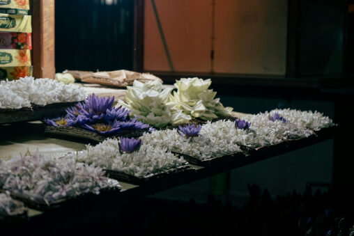 寺院の供花のイメージ（スリランカ）