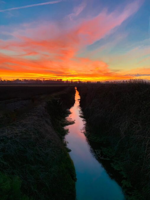 オレゴン州の川と夕焼け